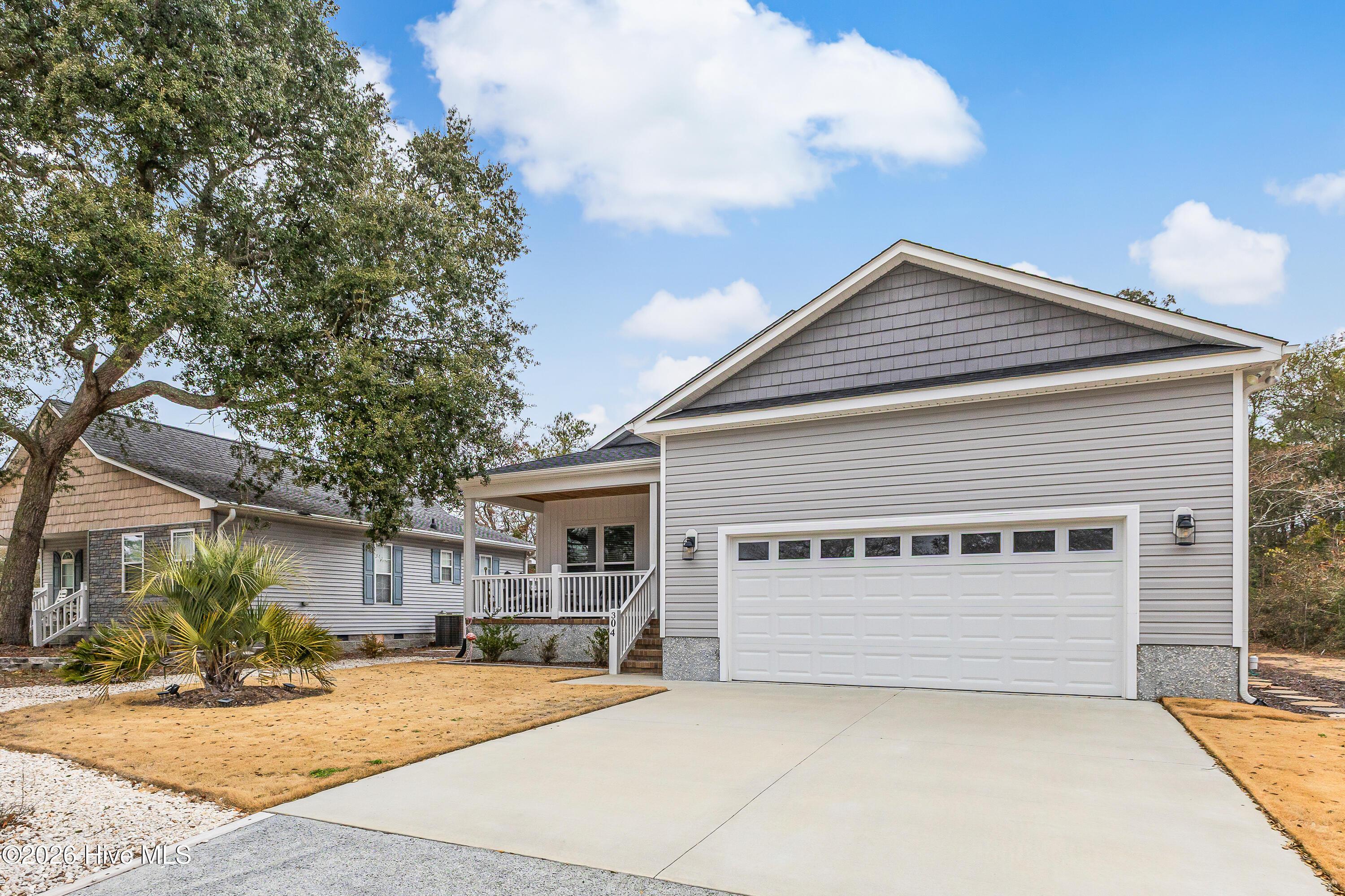 Image 3: 304 E Oak Island-4