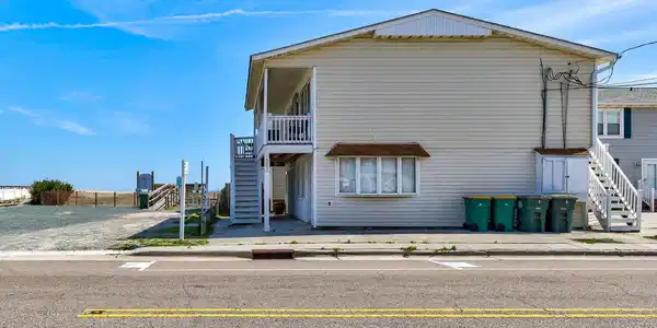 Image 3: Seaview 6&7