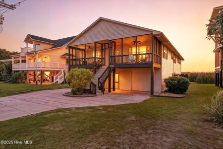 1135 S Topsail Drive