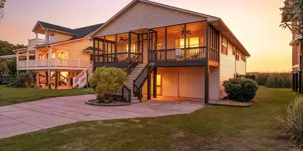 1135 S Topsail Drive