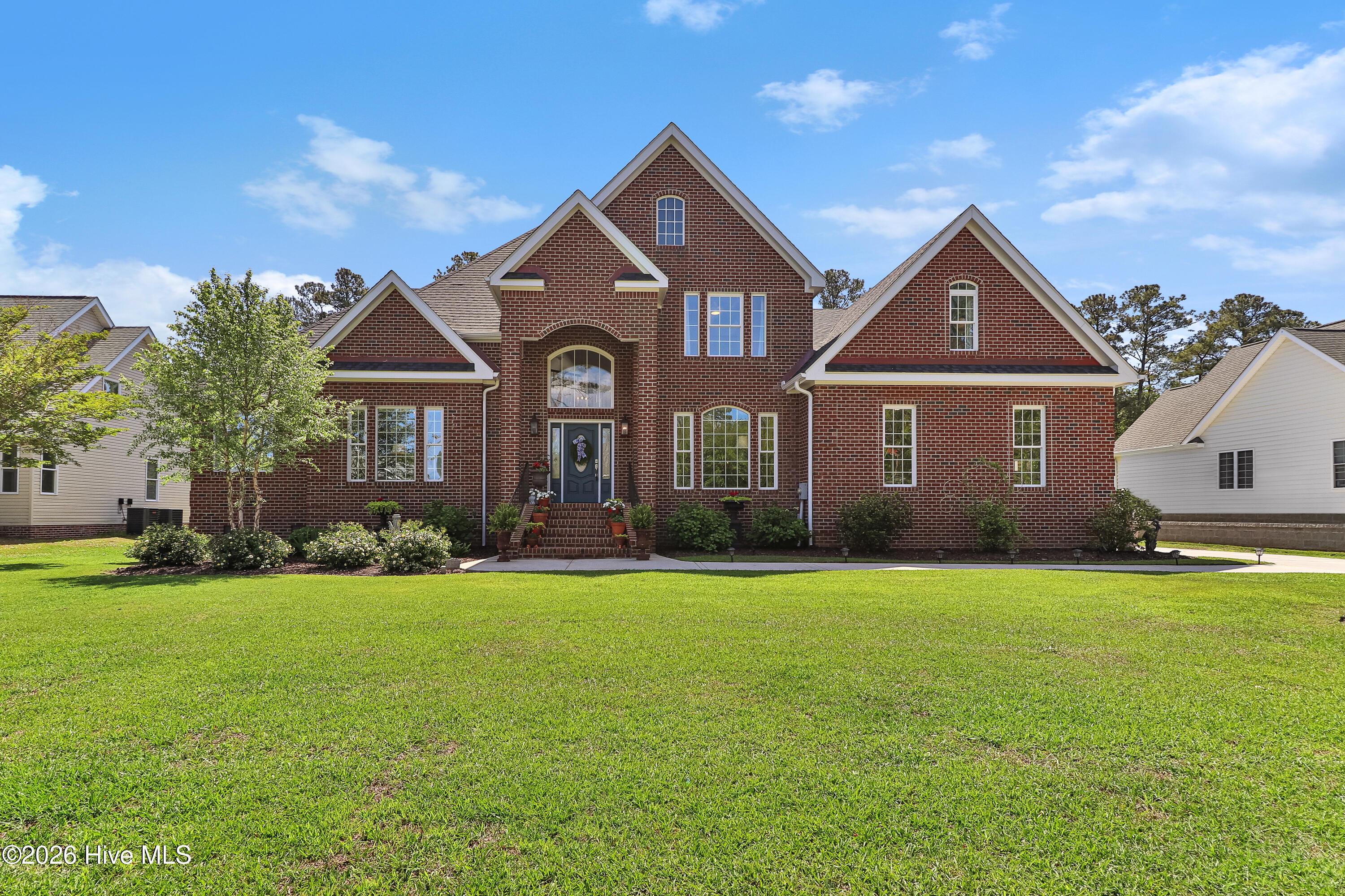 Image 2: Incredible home in Brooke Woods