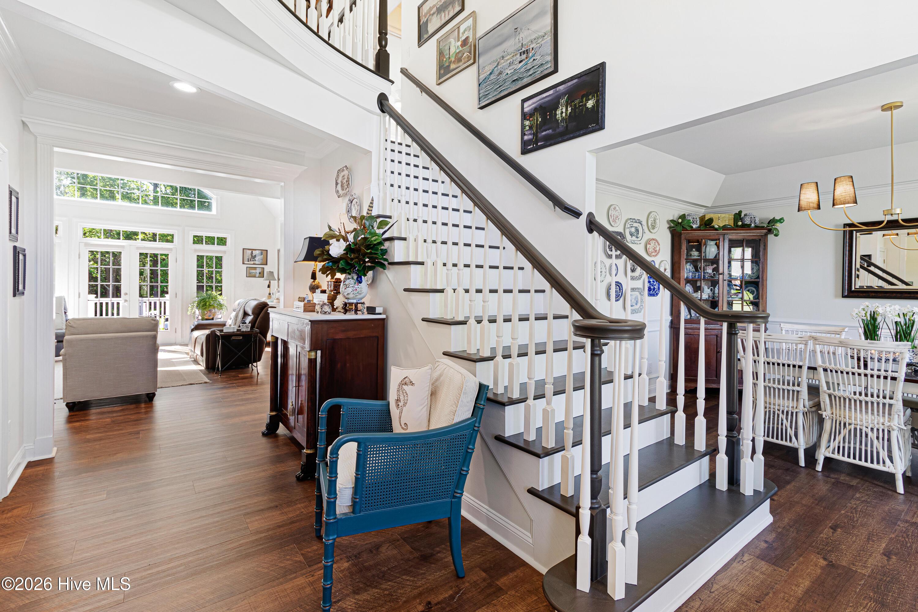 Image 3: Foyer