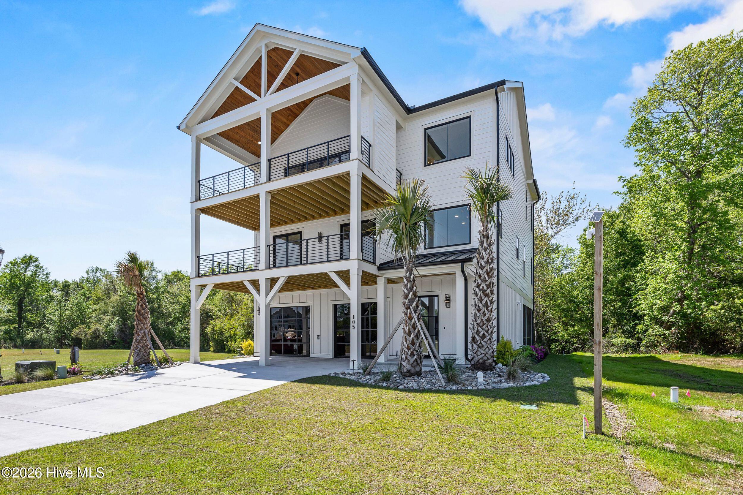 Image 3: 2_front exterior