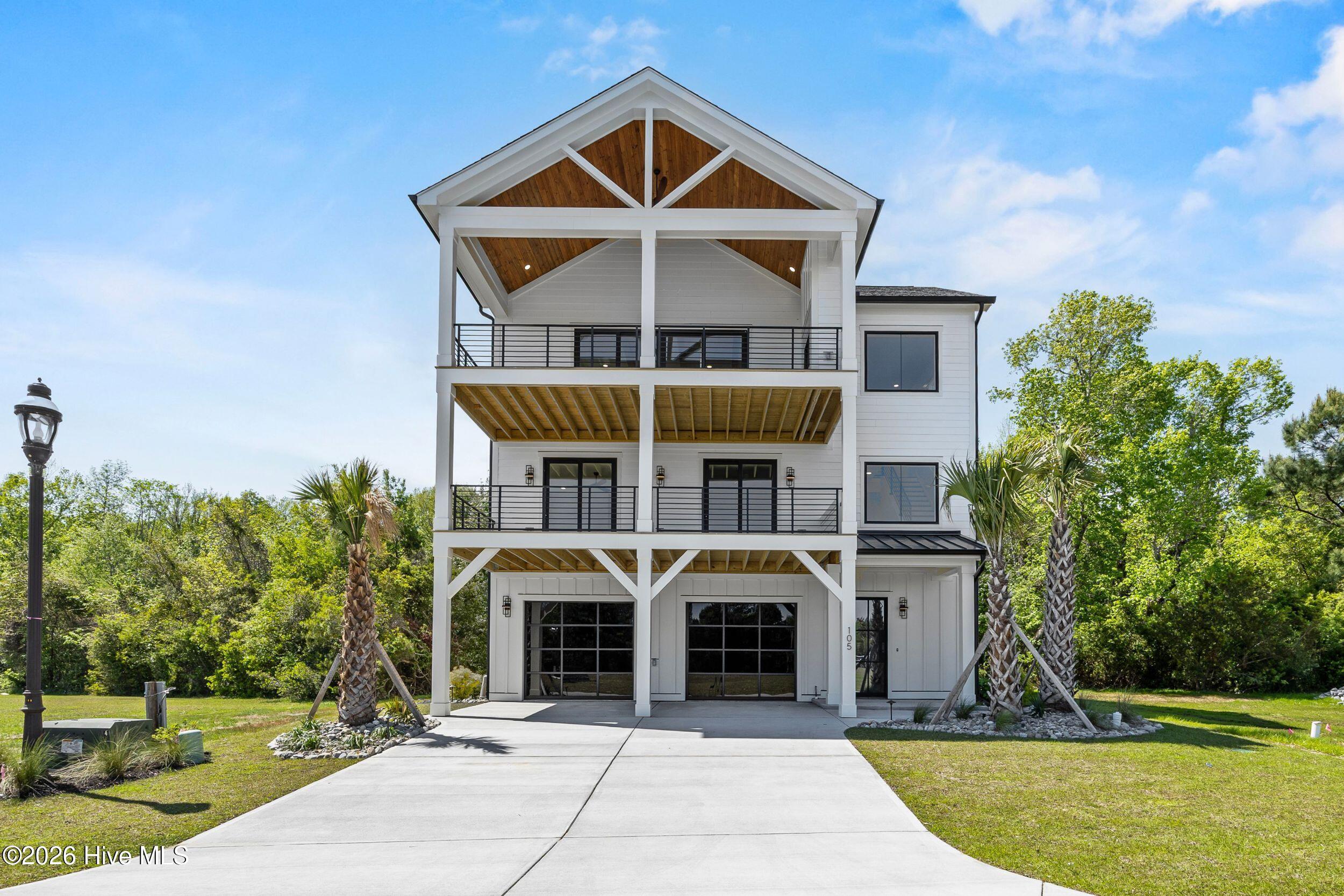 Image 4: 3_front exterior