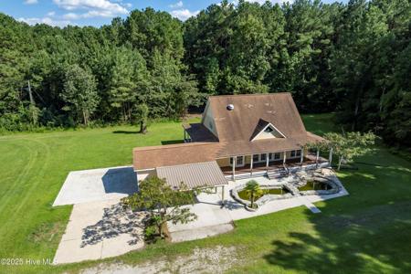 748 Alligator Creek Road
