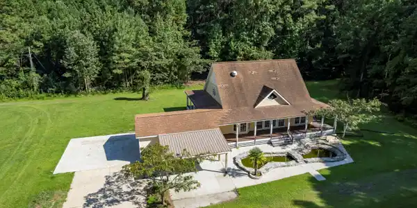 748 Alligator Creek Road