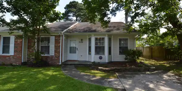 2104 Rolling Ridge Drive