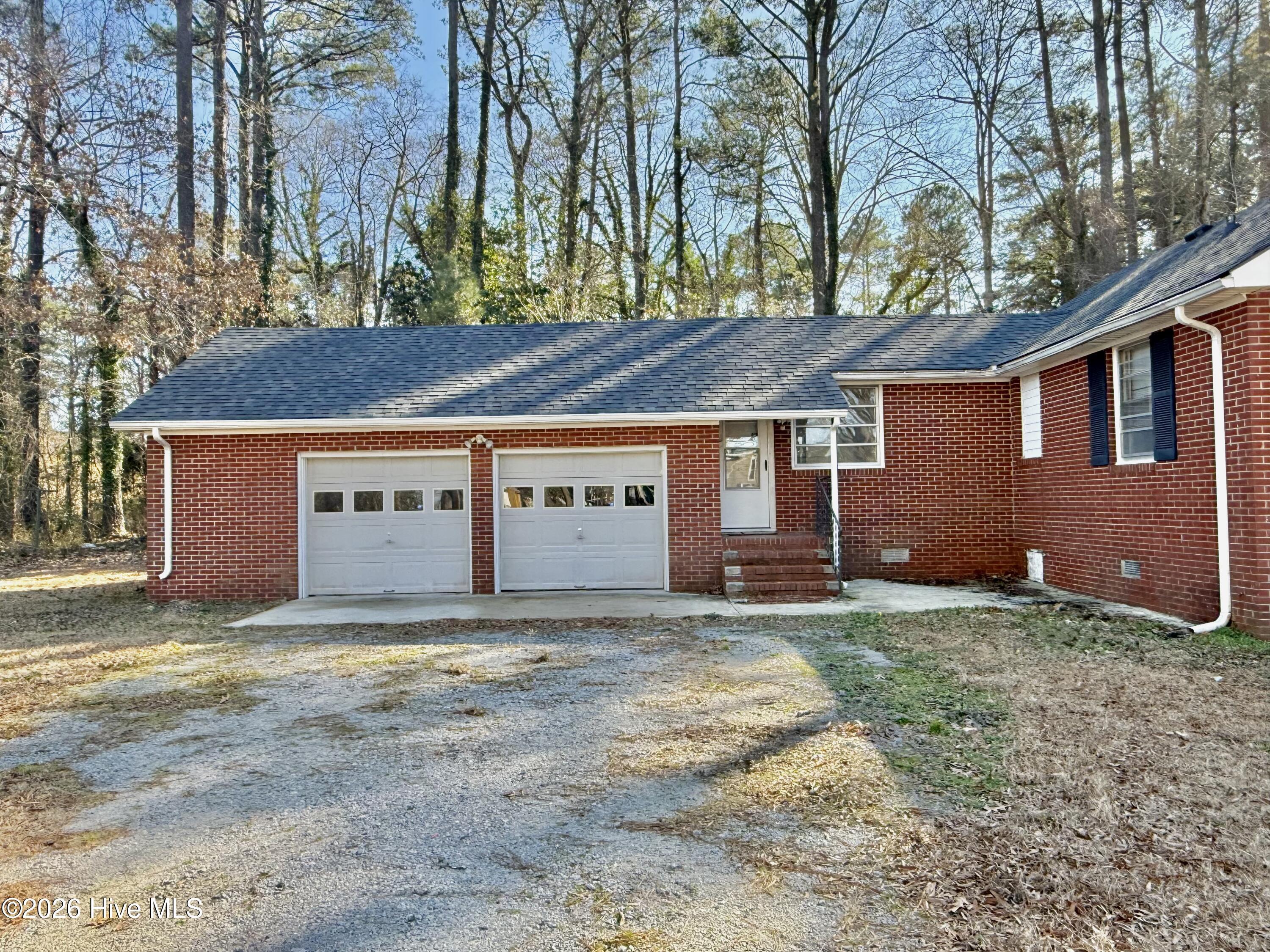Image 2: Double garage