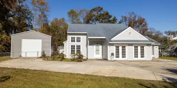 3018 Mandy Lane