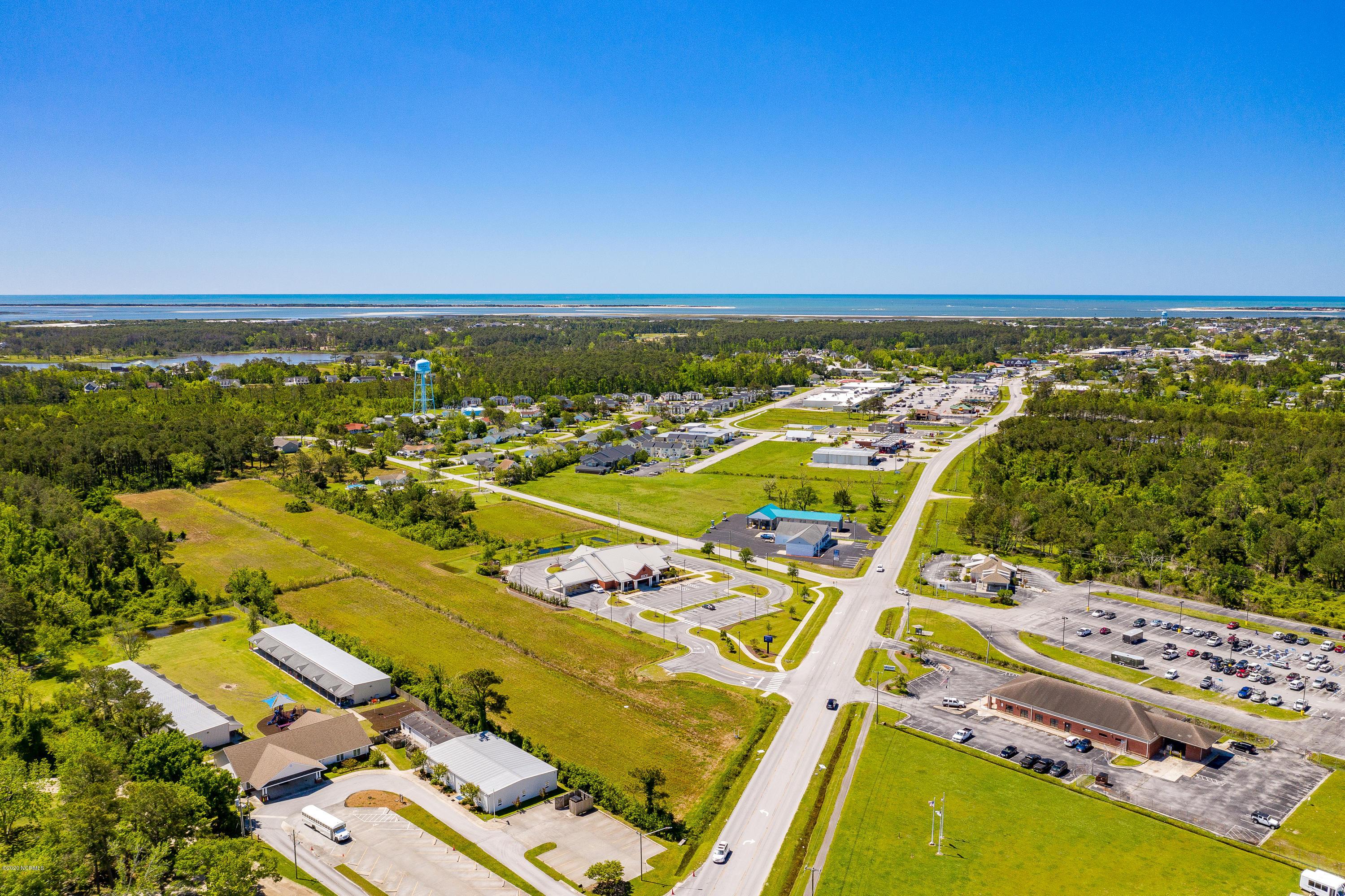 Image 3: Looking West down Live Oak toward Bft