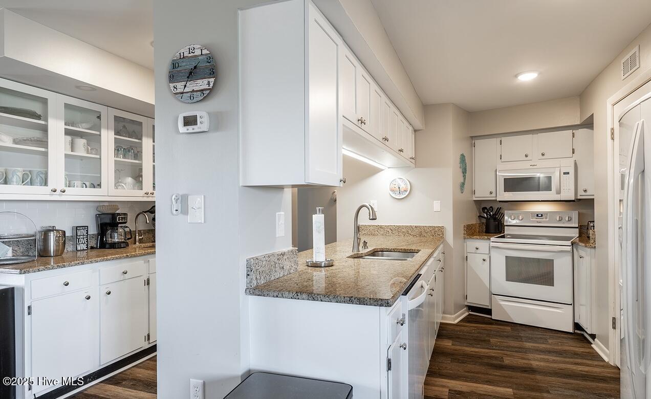 Image 4: kitchen view