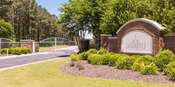 Image 2: Front Gate 02