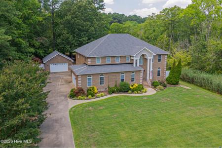 906 Broomfield Trail