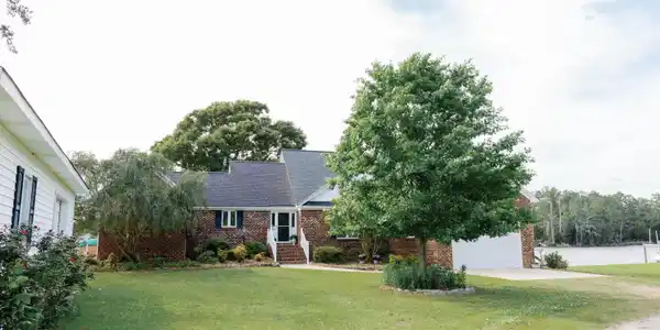 Image 2: 674 Brooks Rd