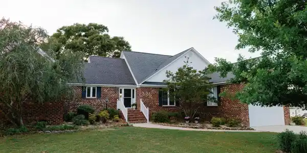 Image 3: 674 Brooks Rd