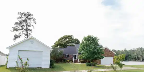 Image 4: 674 Brooks Rd