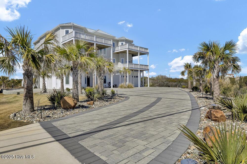 Image 3: Entry Driveway