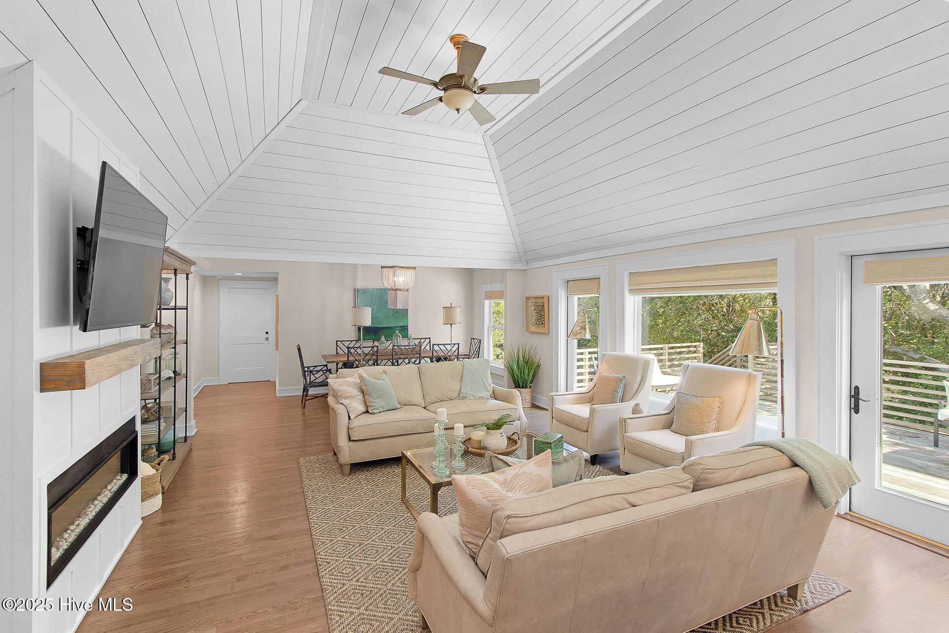 Image 4: Open living space with deck access