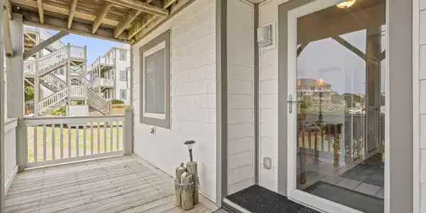 Image 3: Front Entrance
