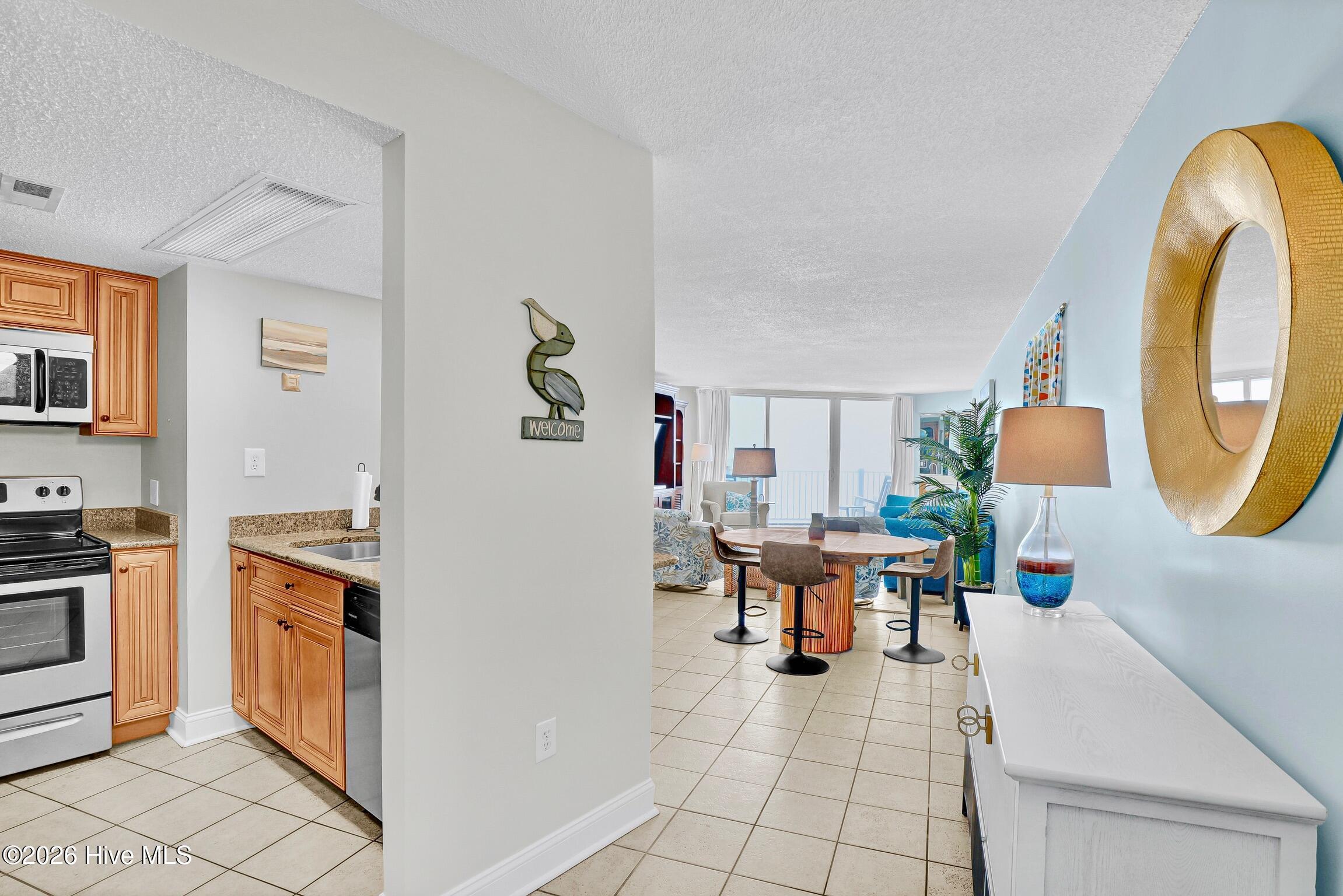 Image 1: St. Regis 3208 Entry -6G8A4569