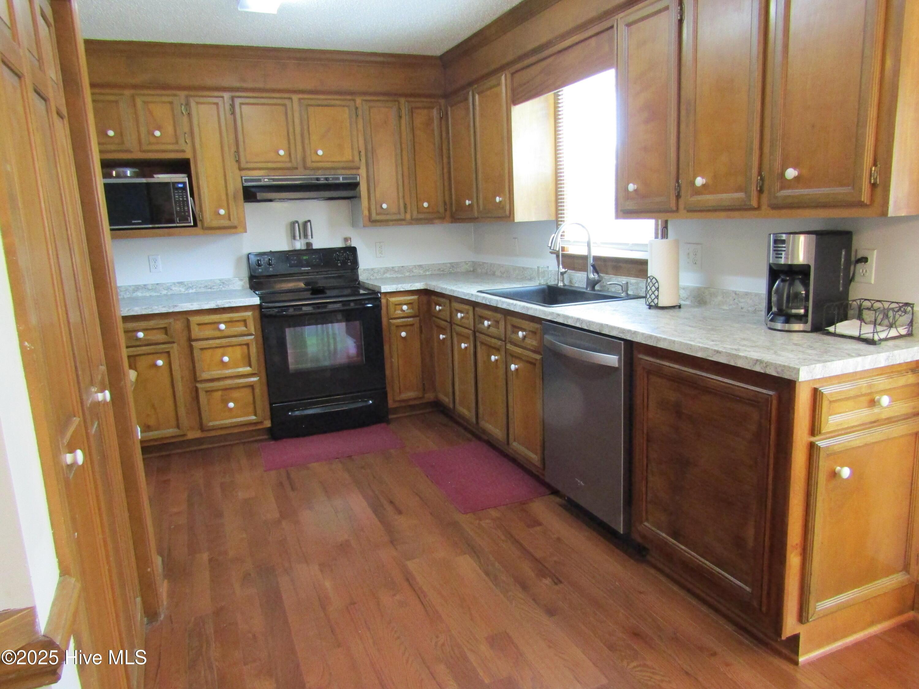 Image 3: Kitchen View 1