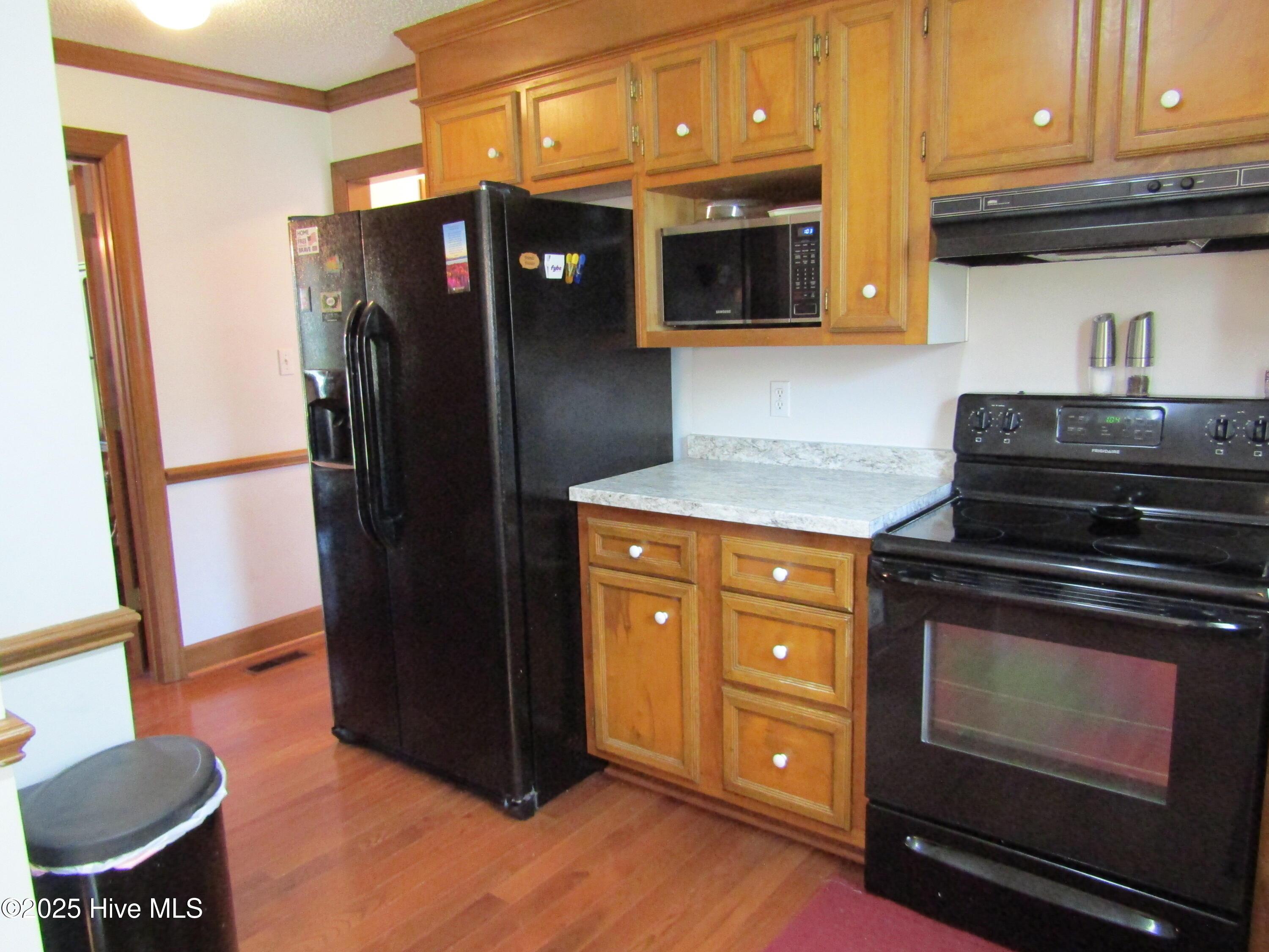 Image 4: Kitchen View 2