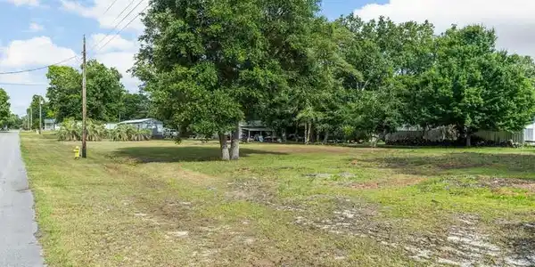 587 Beachview Drive SE
