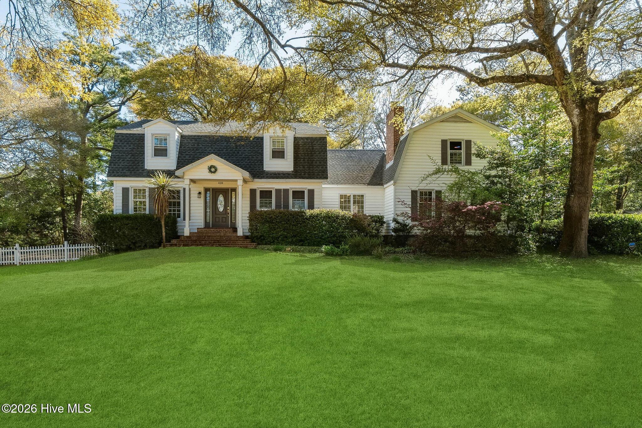 Image 1: 2-web-or-mls-chadwick-visuals-428-holly-