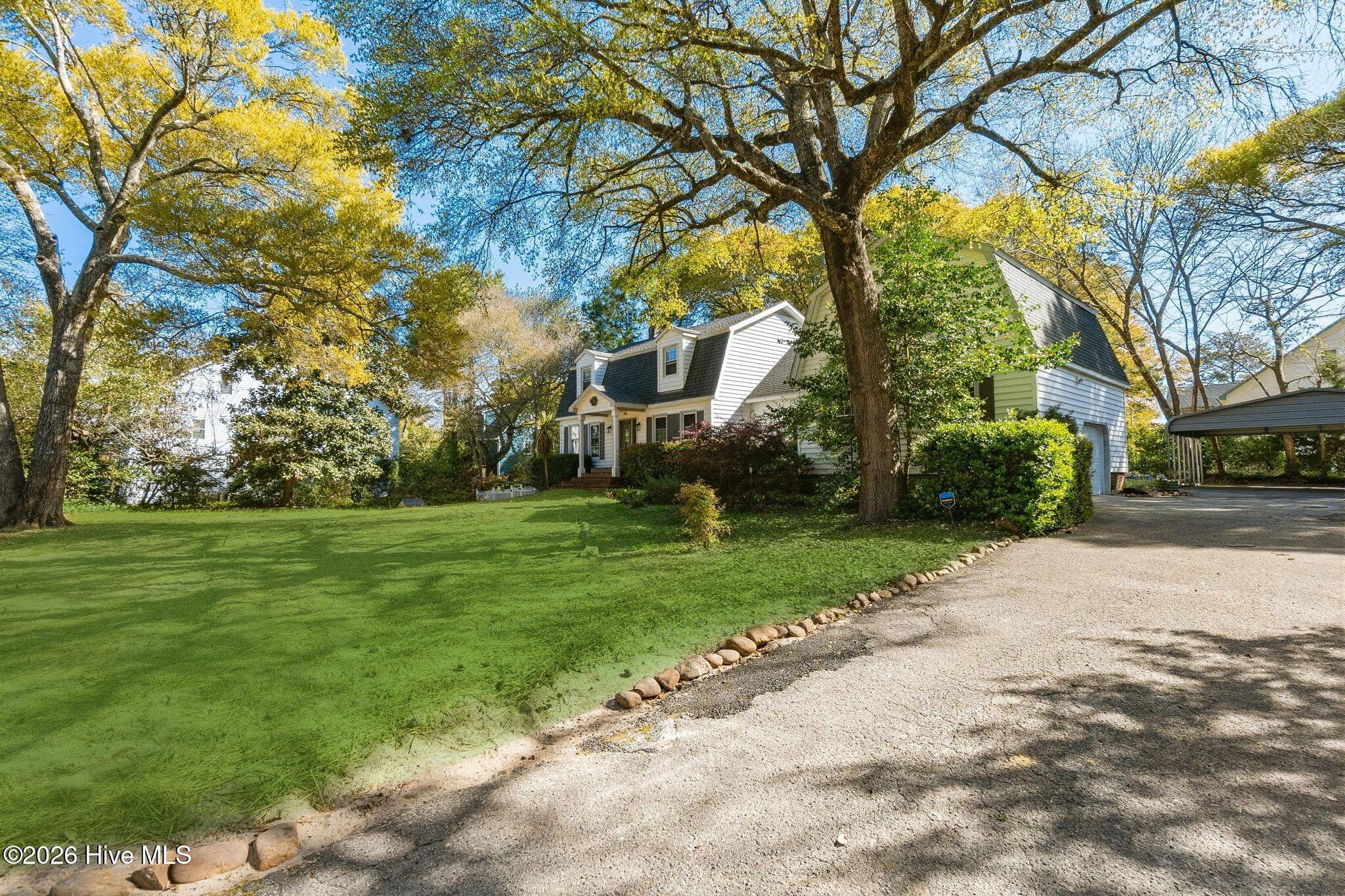 Image 2: 3-web-or-mls-chadwick-visuals-428-holly-