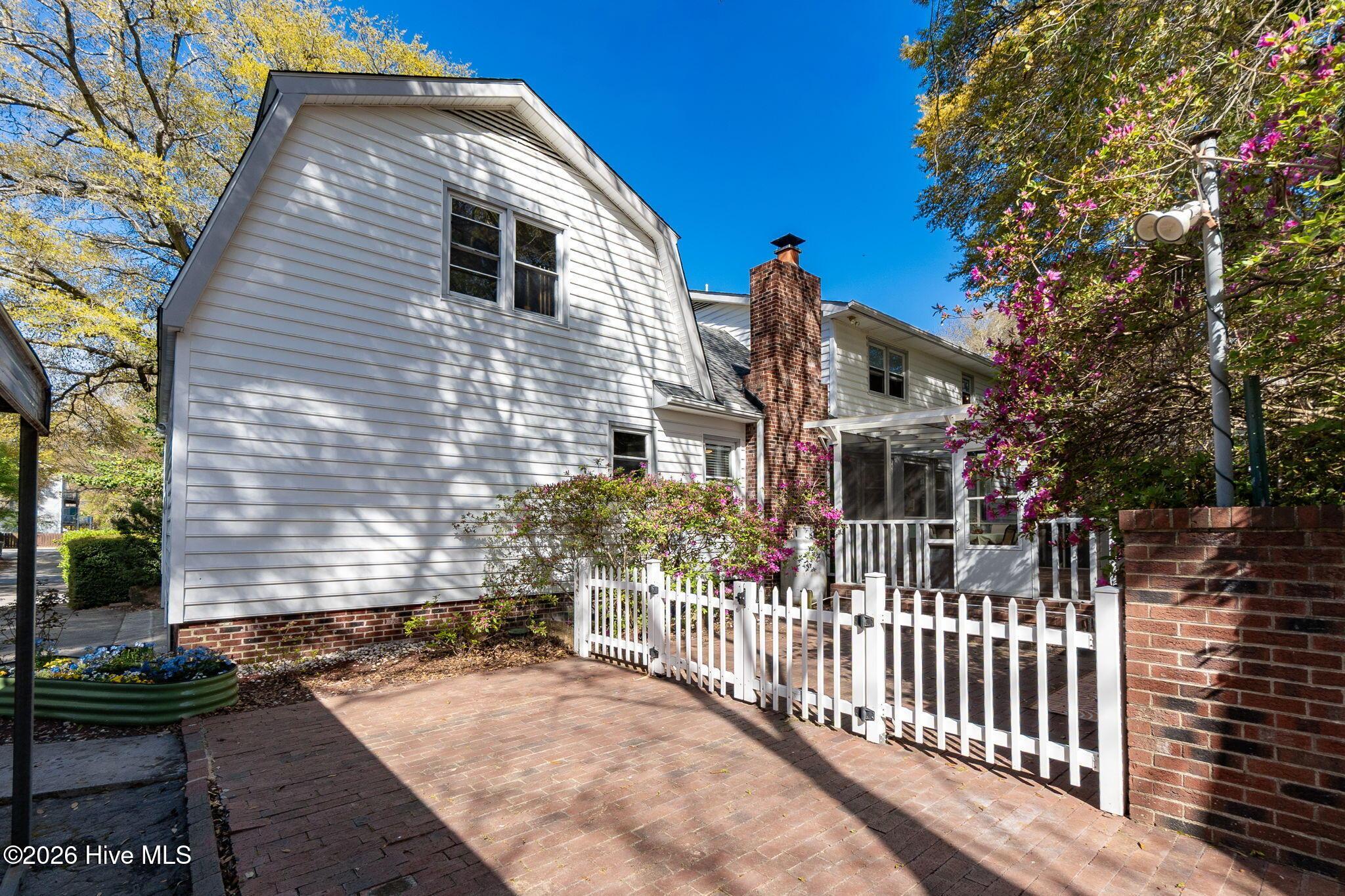 Image 4: 47-web-or-mls-chadwick-visuals-428-holly