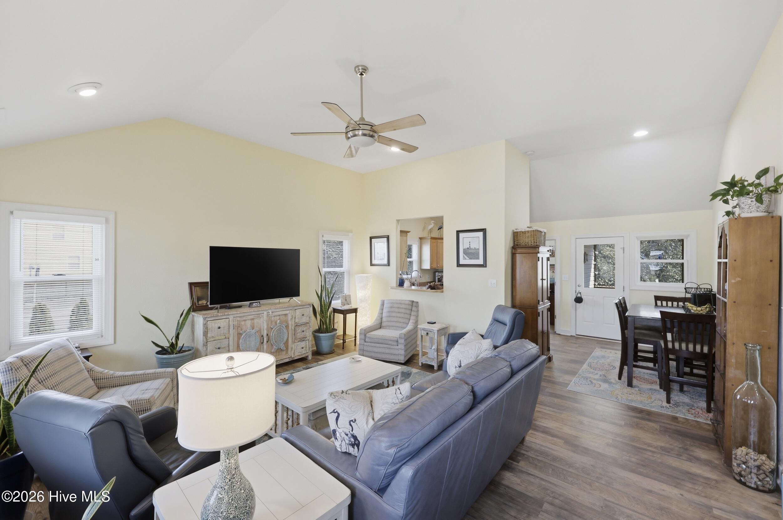 Image 2: Living Room