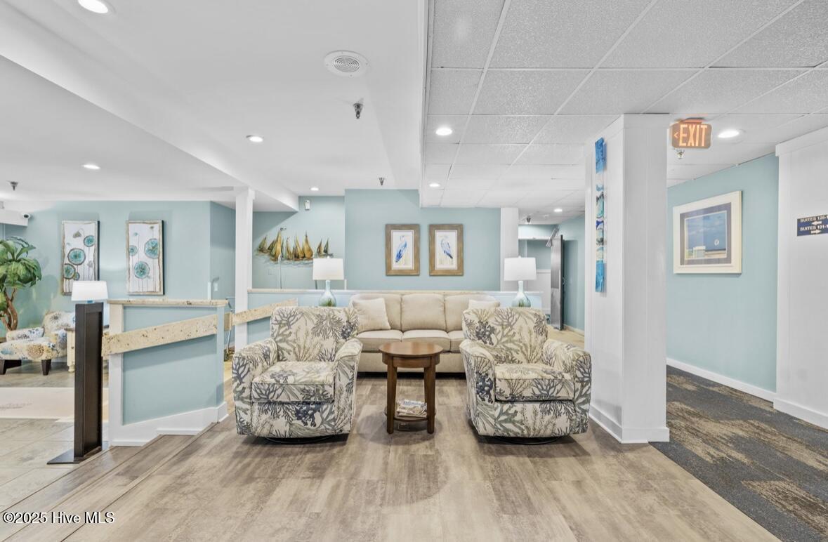 Image 4: Lobby area