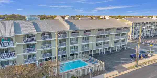 Image 3: 3_200 lake park blvd-0003