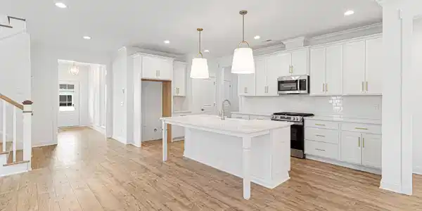 Image 3: Kitchen with Island(1)