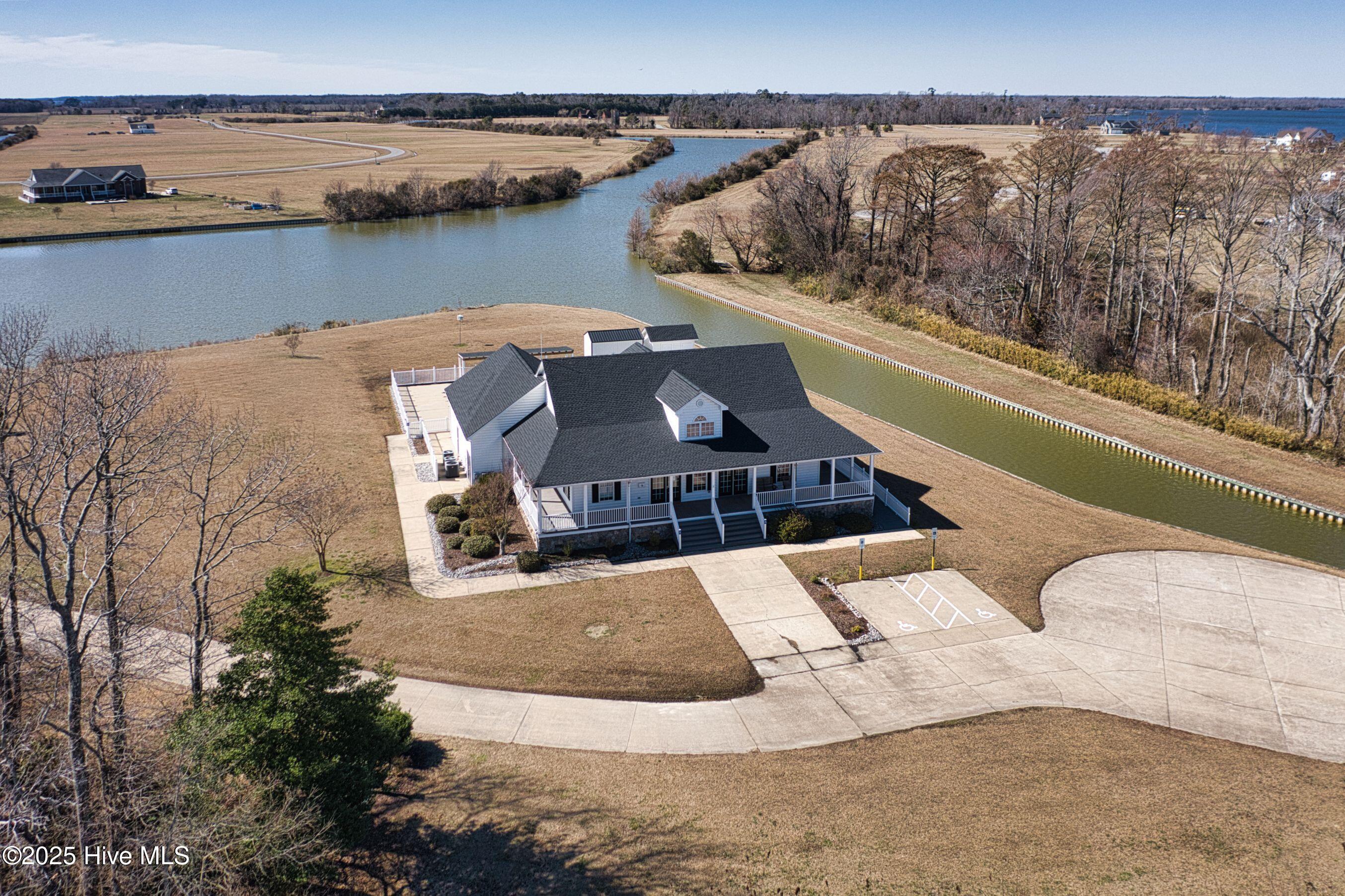Image 1: clubhouse3