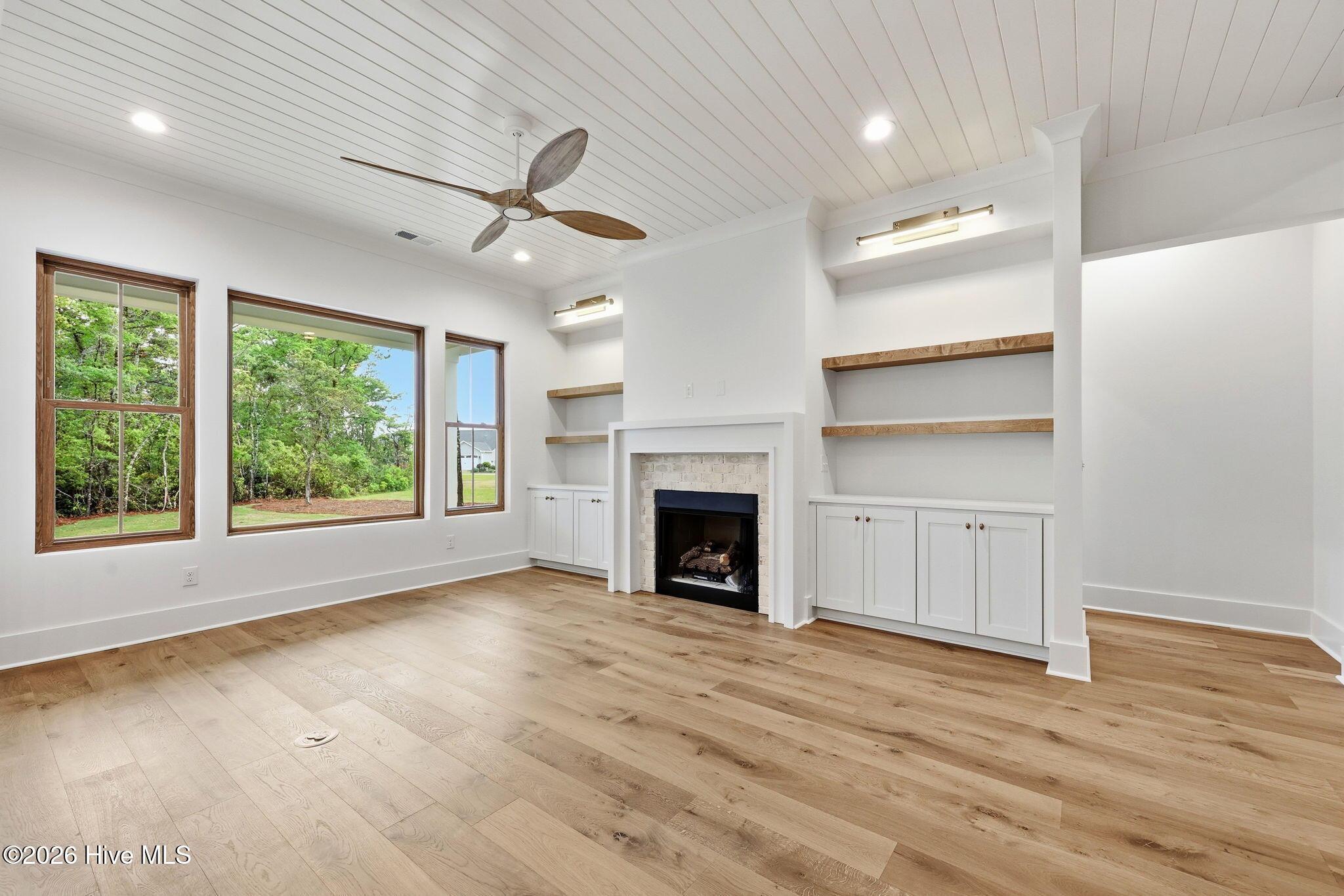Image 3: Living Room 2