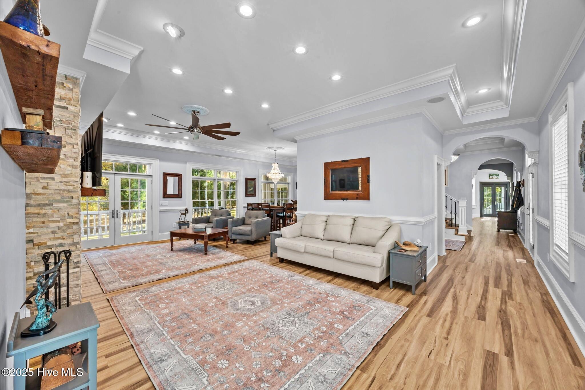 Image 3: Living -Entry