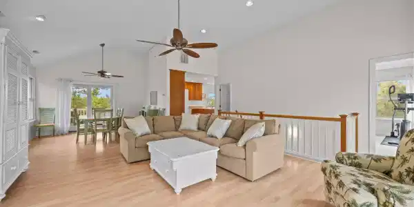 Image 3: 45-web-or-mls-IMG_9185