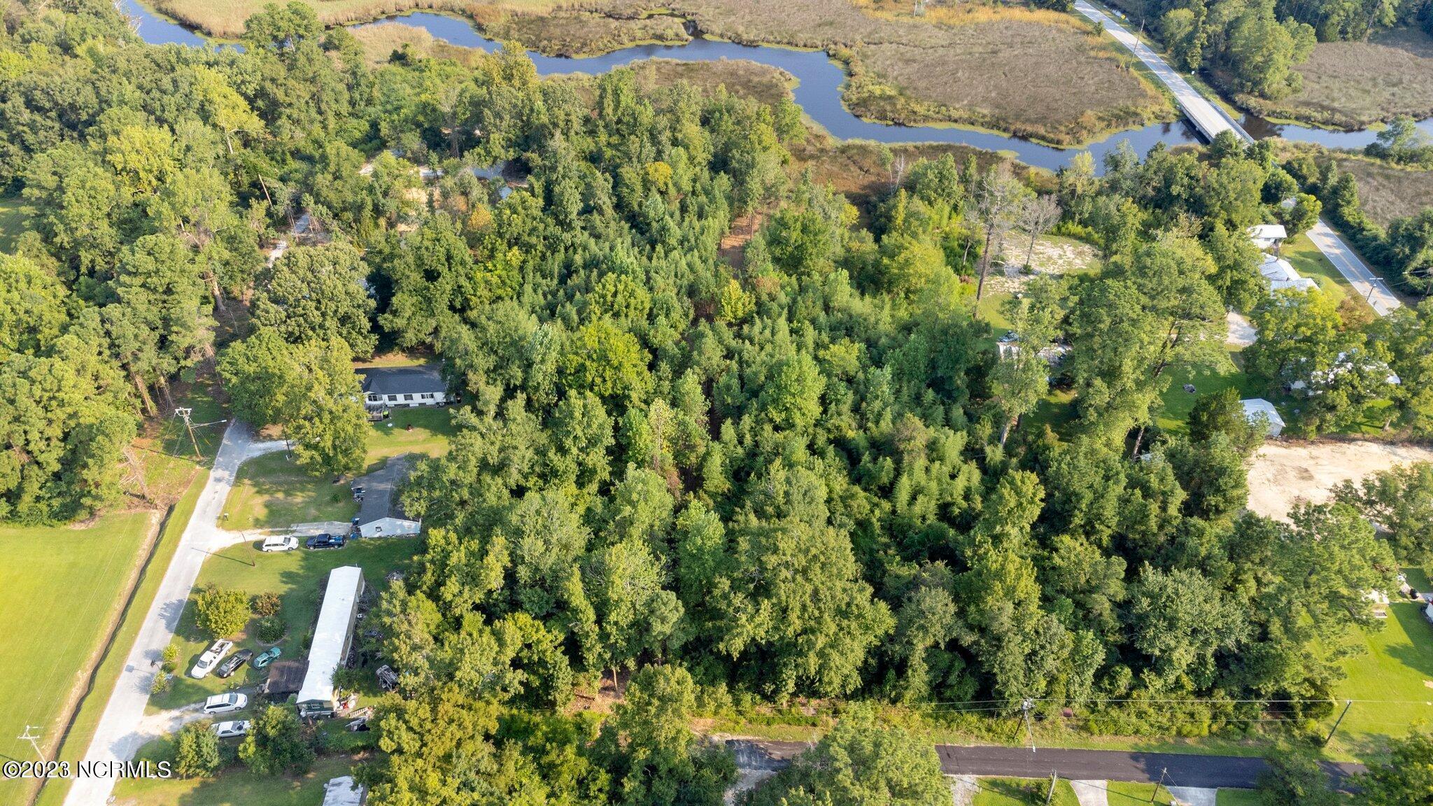 Image 2: 2 Dees Avenue, Bayboro NC