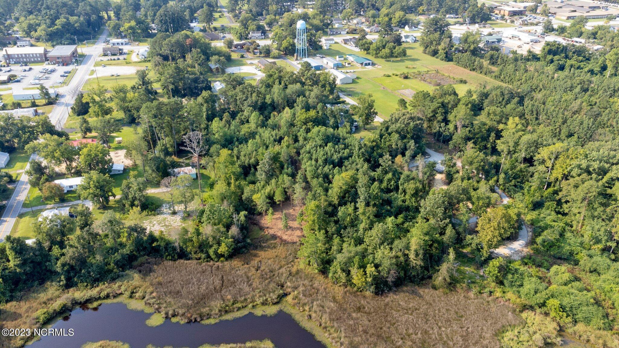 Image 3: 2 Dees Avenue, Bayboro NC