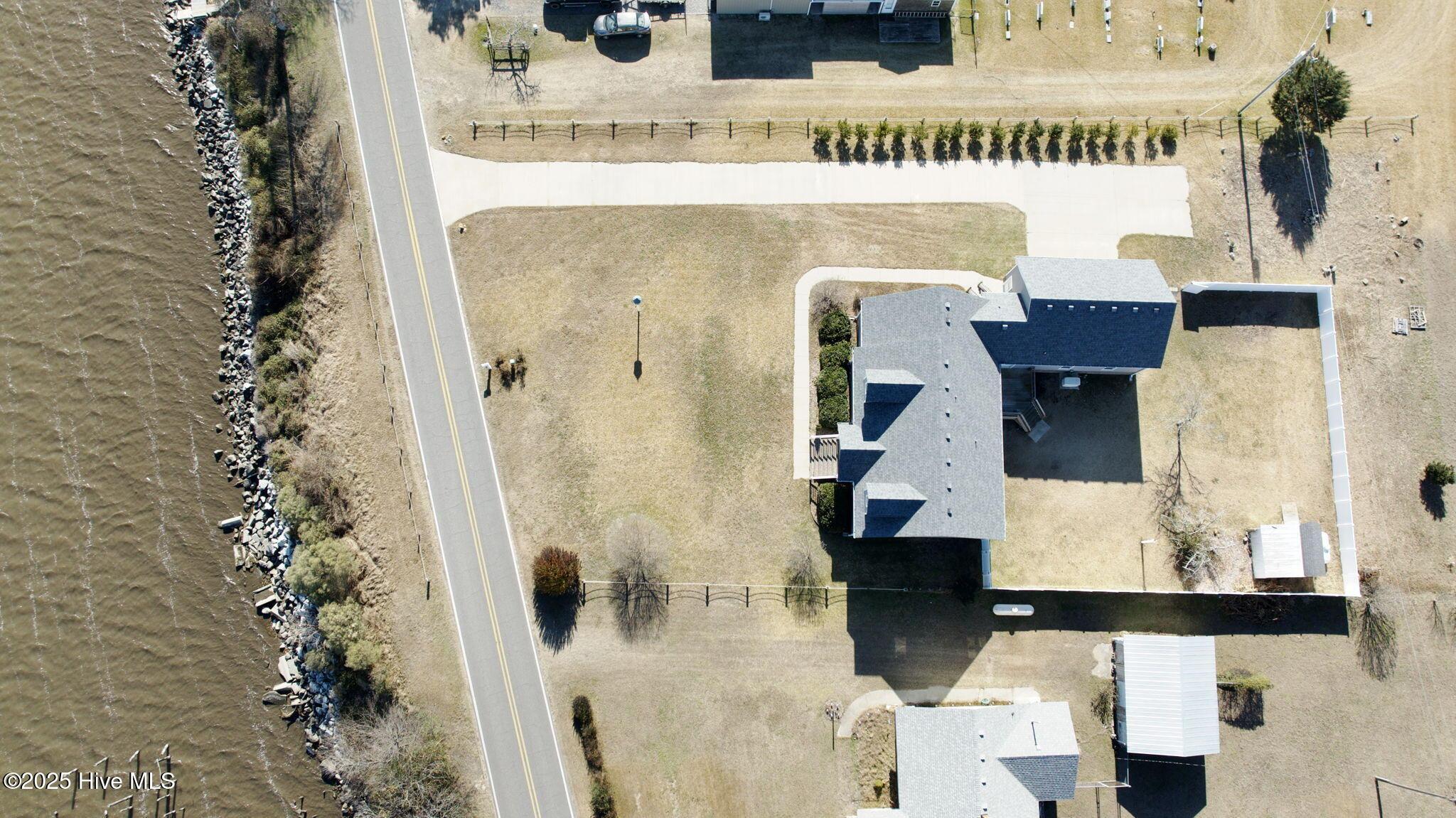 Image 3: 53-web-or-mls-Photo Jan 08 2025, 12 01 4