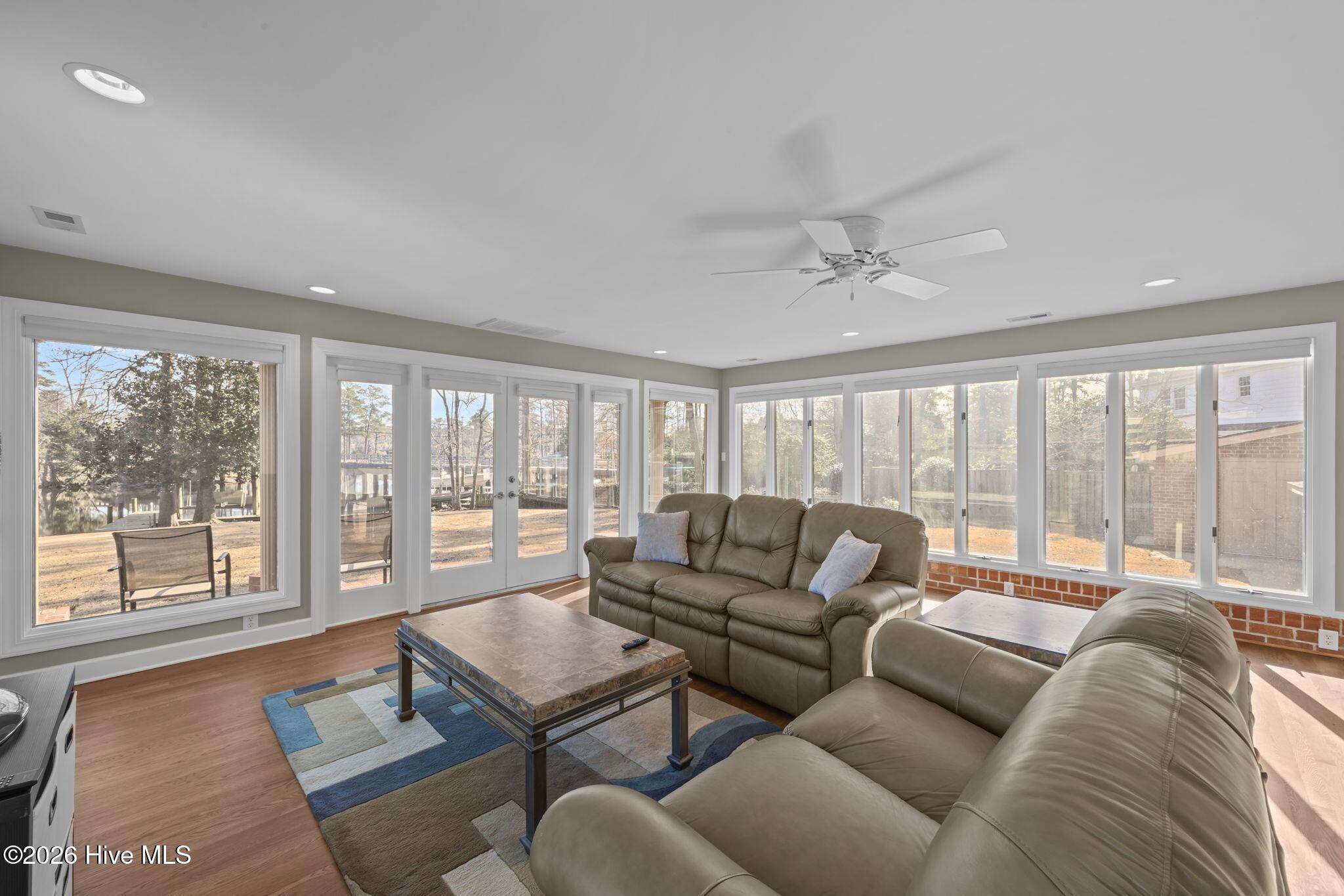 Image 4: 36-web-or-mls-0C0A0856