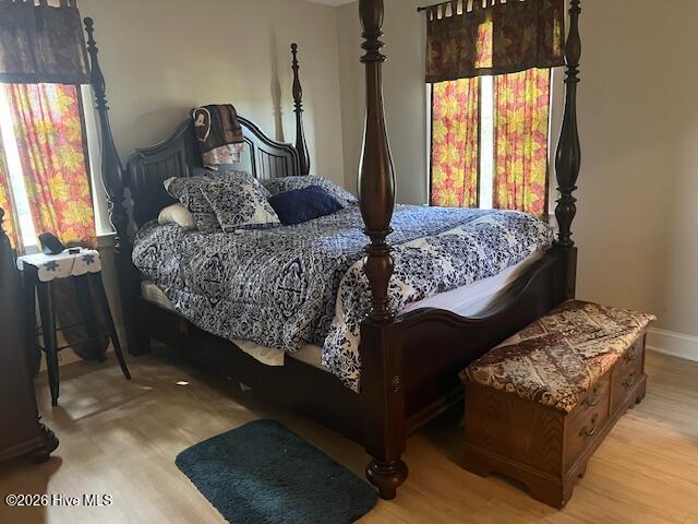 Image 2: Bedroom
