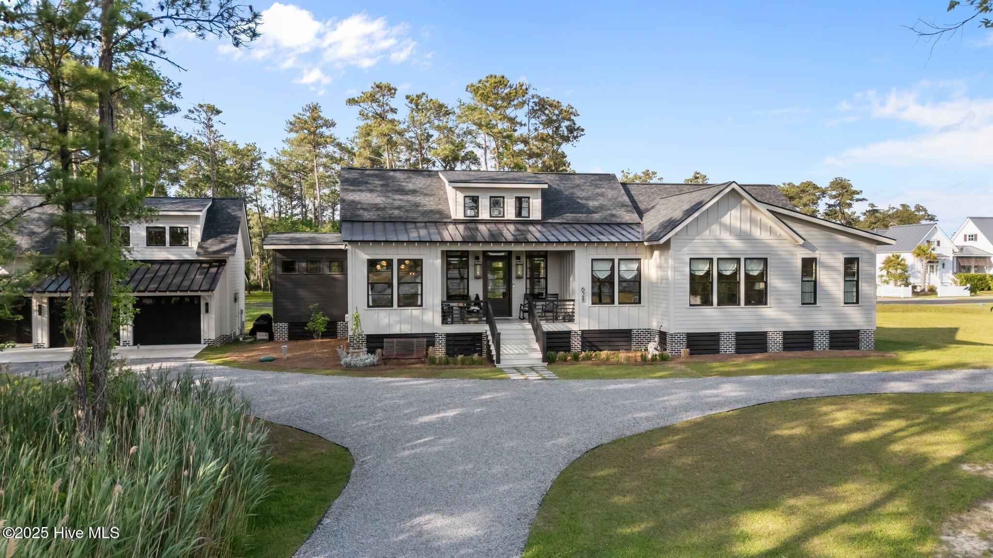 Image 1: 628 E Harborside Rd