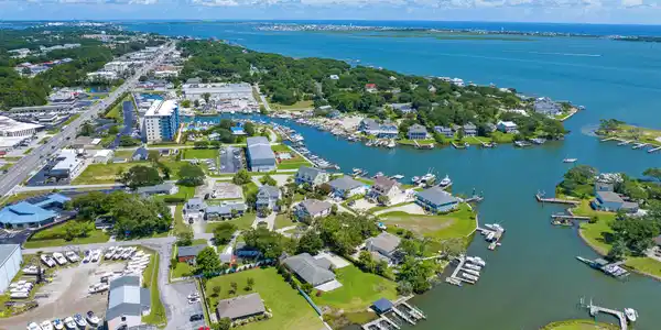 Image 4: Pelletier Creek Harbor