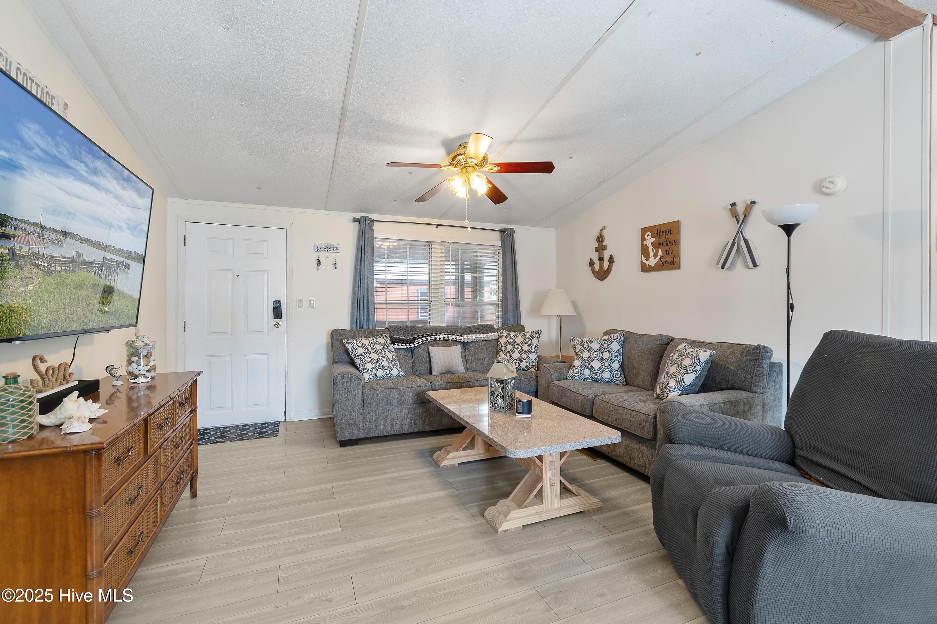 Image 4: Living Room View