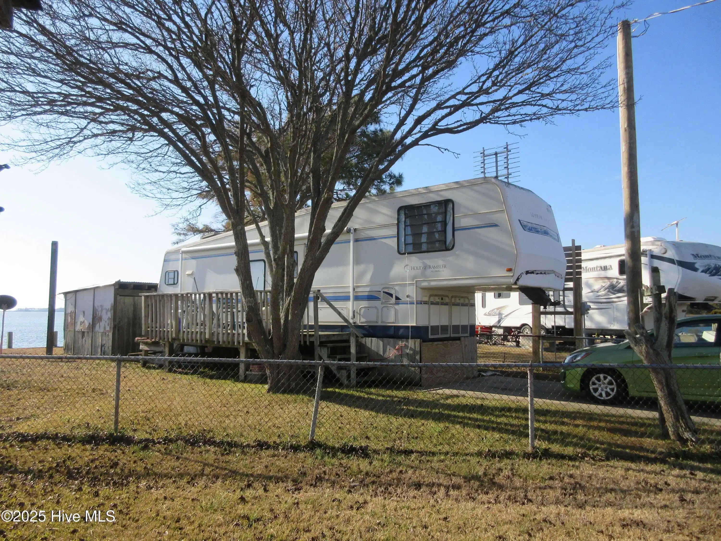 Image 1: Main Pic / Camper-Lot