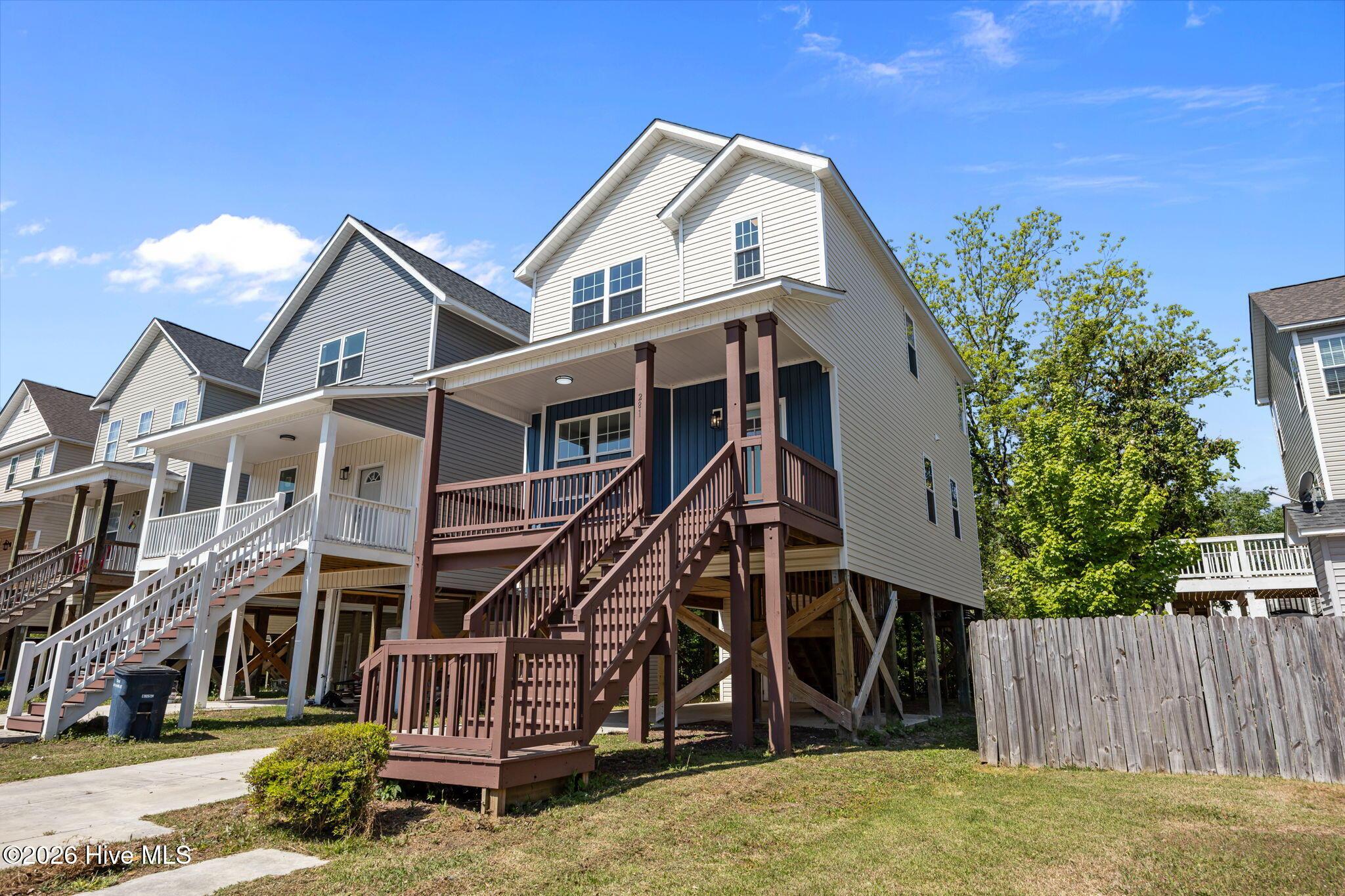 Image 2: 46-web-or-mls-281 Ford St. 106