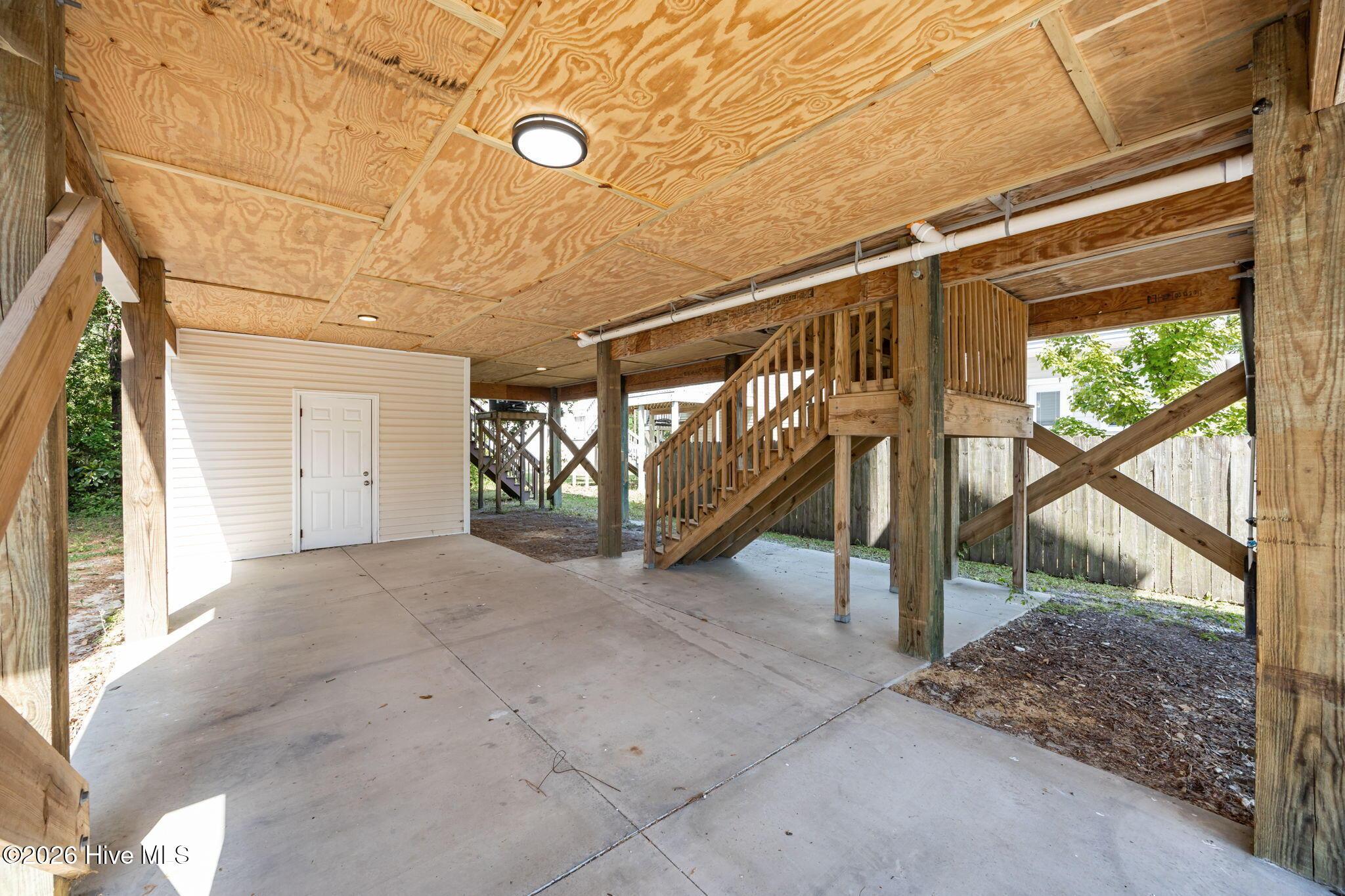 Image 3: 45-web-or-mls-281 Ford St. 105