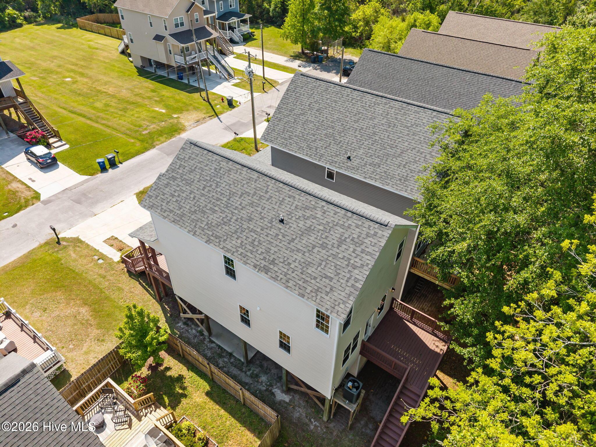 Image 4: 35-web-or-mls-281 Ford St. 94